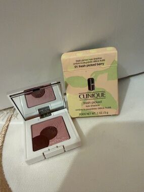 clinique eyeshadow 01 Fresh picked berry